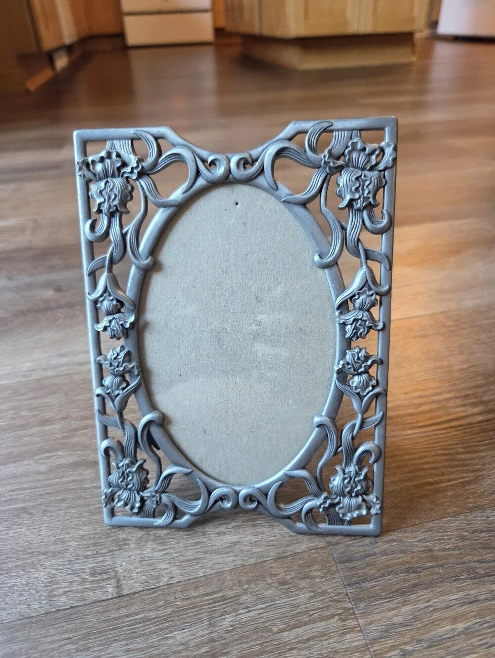 Vintage Pewter Silver Tone Ornate Iris Flower Picture Frame with Oval Setting